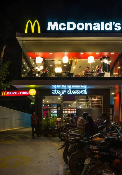 Kavşak Jlb-yol ve Dhanavantri-Ro McDonalds Restoran