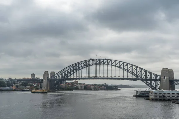 下雨天的空中，澳大利亚的悉尼港湾大桥. — 图库照片