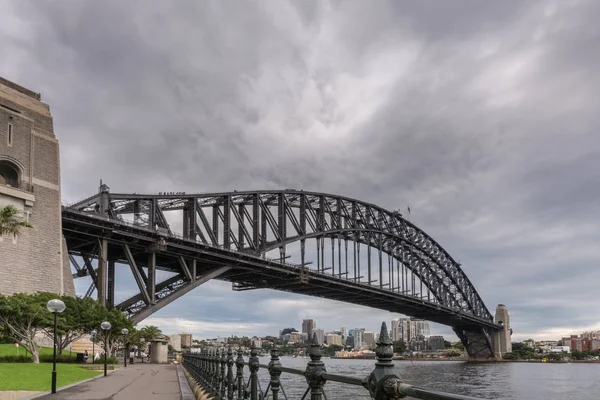 Harbour Bridge view along water, Sydney Australie . — Photo