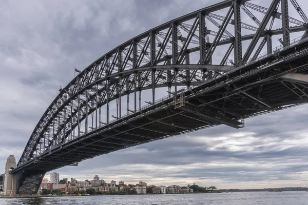 Harbour bridge and harbor outlet to ocean, Sydney Australia. — Stock Photo, Image