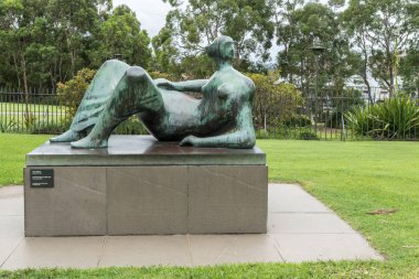 Reclinng resim heykel Henry Moore, Sydney Australia.