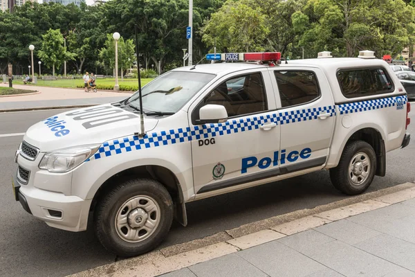 Policejní auto zaparkované na College Street, Sydney Austrálie. — Stock fotografie