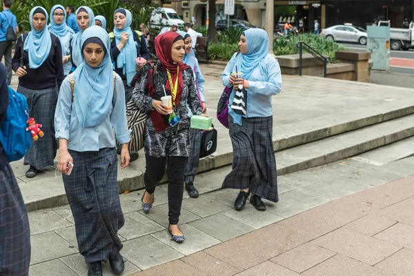 Группа молодых мусульманских женщин, Сидни Австралия . — стоковое фото