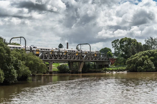 Trein brug over de Parrmatta rivier, Parramatta, Australië. — Stockfoto