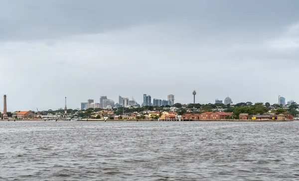 Při pohledu směrem k centru Sydney od řeky Parramatta, Austrálie — Stock fotografie