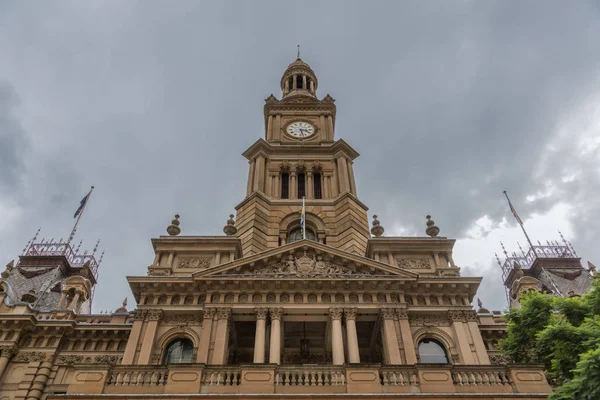 Vue verticale de la façade avant de l'hôtel de ville, Sydney Australie . — Photo