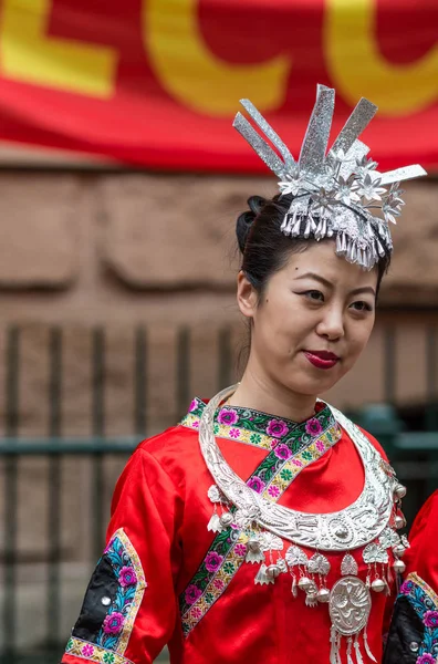 Chinese Australian dancer welcomes premier Li Keqiang, Sydney Au — Stock Photo, Image