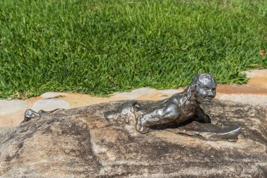 Manly Beach, Sydney Avustralya rock üzerinde sörf heykeli.
