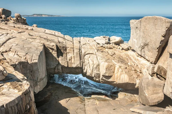 Gapanda Bridge Rock på Albany kustlinje, Australien. — Stockfoto