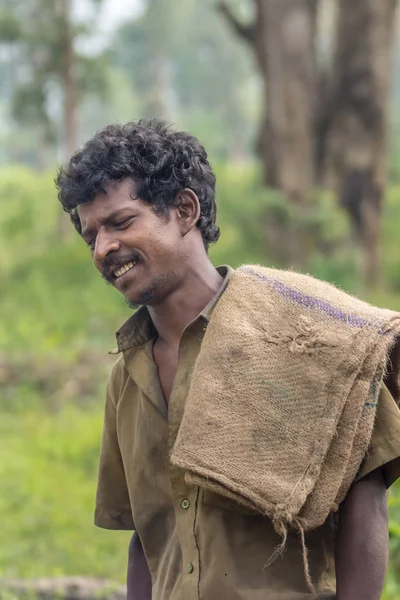 Portret młodzieńca o Dubare Elephant Camp, Coorg Indie. — Zdjęcie stockowe