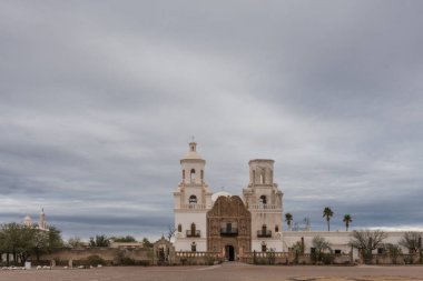 Geniş görüş San Xavier Del Bac misyonu, Tucson Arizona ABD.