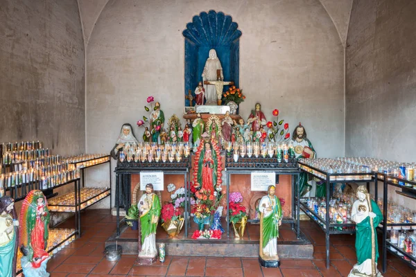 Capela altar de San Xavier Del Bac Missão, Tucson Arizona . — Fotografia de Stock