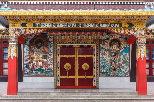 Entrada al Templo Zangdog Palri, Monasterio Budista Namdroling , — Foto de Stock