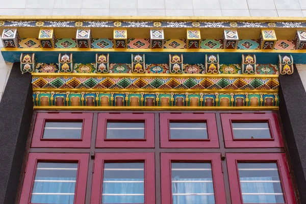Window beam at Vihara of Namdroling Buddhist Monastery, Coorg In — Stock Photo, Image