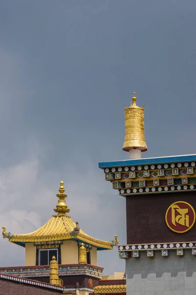 Namdroling Budist manastır, Coorg Hindistan Vihara toplu taret. — Stok fotoğraf