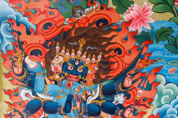 Monstruo de fuego bailando dentro de Vihara en Namdroling Buddhist Monast — Foto de Stock