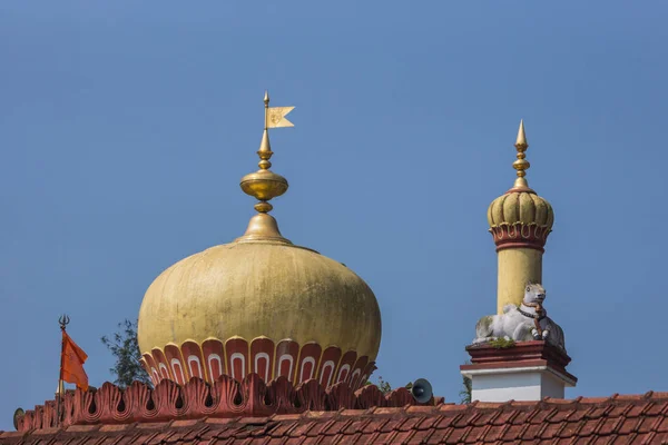 Kupolen och torn av Shree Omkareshwara templet, Madikeri Indien. — Stockfoto