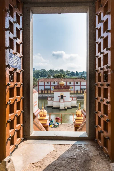 View on tank shrine of Shree Omkareshwara Temple, Madikeri India — Stock Photo, Image