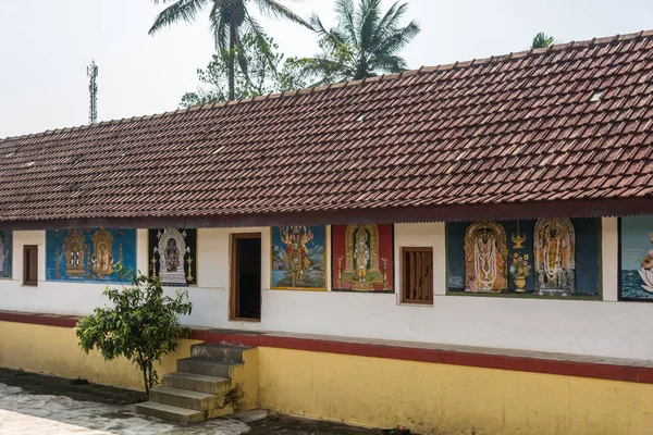 Shree Omkareshwara 사원, Madikeri의 안뜰 벽 그림 — 스톡 사진
