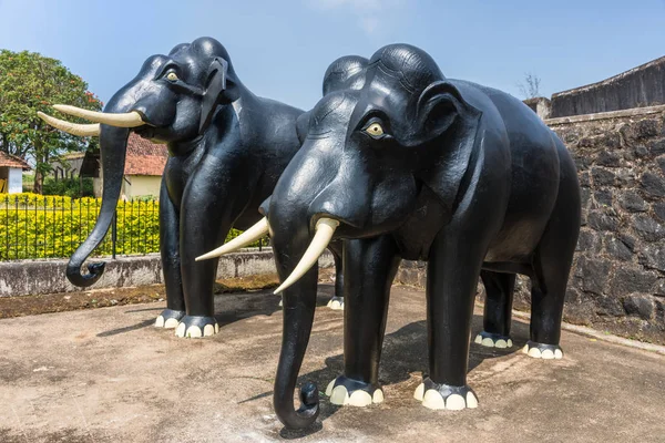 印度 Madikeri 堡的大象雕像. — 图库照片