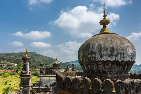 Madikeri 印度 Mausolea 墓上的圆顶. — 图库照片