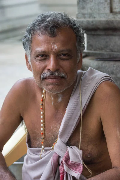 Priest at Talakaveri, spring of Kaveri River, India. — Stock Photo, Image