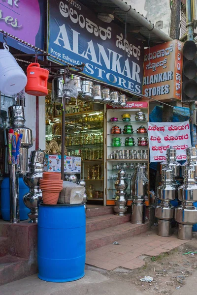 Negozio di ferramenta Alankar a Madikeri, India . — Foto Stock