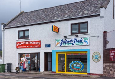 Et ve balık depoları Ullapool, İskoçya'da.