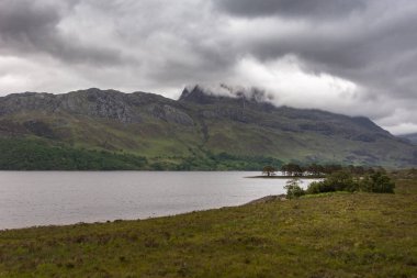 Cennet, batı dağlık İskoçya altında Loch Marlee.