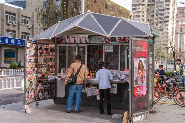 News stand in Beijing. — Stock Photo, Image