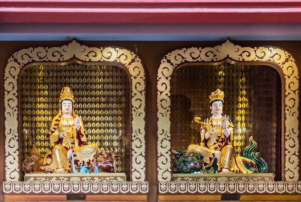 Guanyin en Manjusri Bodisattvas bij Hsi Lai boeddhistische tempel, Cal — Stockfoto