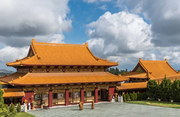 Salón de Bodhisattvas en Hsi Lai Buddhist Temple, California . — Foto de Stock