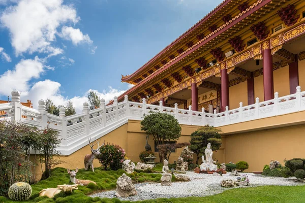 Giardino di Avalokitesvara al Tempio Buddista di Hsi Lai, California . — Foto Stock