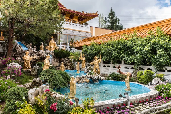Avalokitesvara Garten am buddhistischen Tempel hsi lai, Kalifornien. — Stockfoto