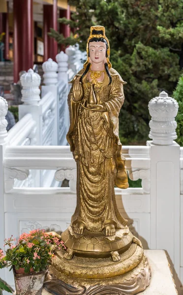 Avalokitesvara bij Hsi Lai boeddhistische tempel, Californië. — Stockfoto