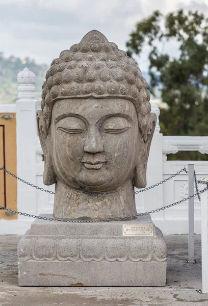 Hlava Buddhy na Hsi Lai buddhistický chrám, Kalifornie. — Stock fotografie