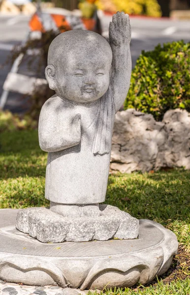 Öğrenci keşiş heykel HSI Lai Budist tapınağı, Kaliforniya.