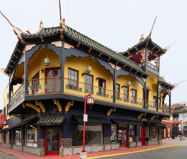 Farverig bygning i det centrale Chinatown, Los Angeles California . - Stock-foto