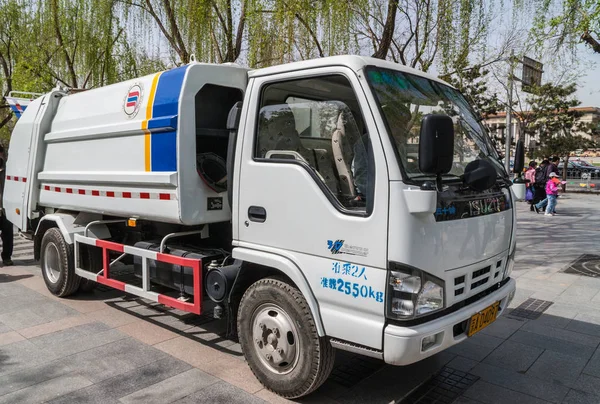 Vozík pro sběr odpadků na náměstí Nebeského klidu, Peking Čína. — Stock fotografie