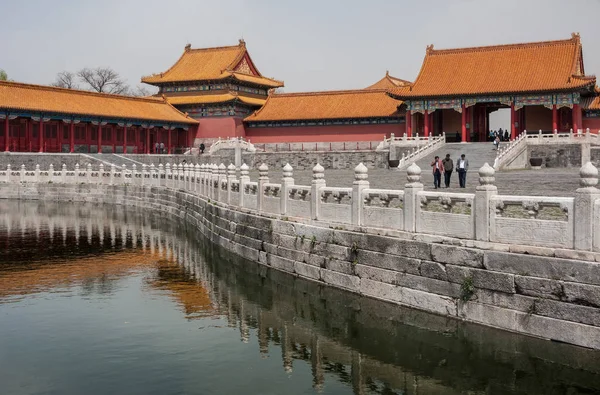 Water canal leads to halls at Forbidden City, Beijing. — Stock Photo, Image
