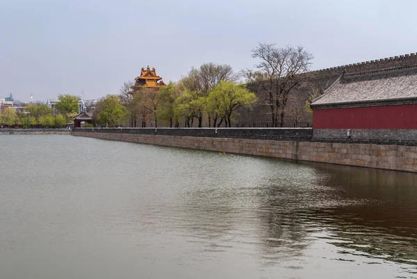 Beijing China April 2010 Forbidden City Dark Water Moat Ramparts — Stock Photo, Image