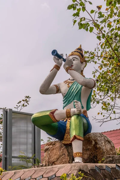 Flauta en el templo de Wat Phra Yai, isla de Ko Samui, Tailandia . — Foto de Stock