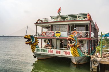 Da Nang Vietnam 'da restoranı olan Han Nehri yolcu gemisi..