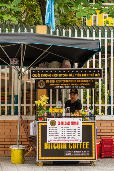 Μικρό πάγκο αυτόματης πώλησης καφέ στο Ντα Νανγκ Βιετνάμ. — Φωτογραφία Αρχείου