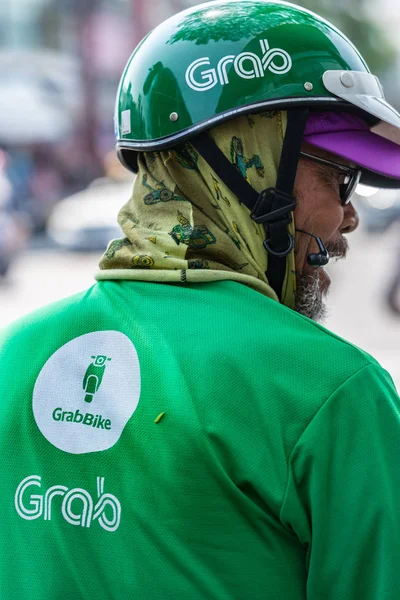 Baksida man, entreprenör för Grabbike leverans verksamhet i Da Nan — Stockfoto
