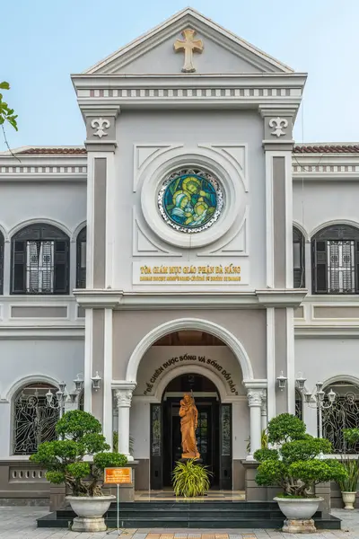 Entrance part of House of the Catholic Bishop, Da Nang Vietnam. — Stock Photo, Image