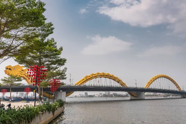 Επικεφαλής του Cau Rong ή Dragon Bridge πάνω από τον ποταμό Han, Da Nang Vietna — Φωτογραφία Αρχείου