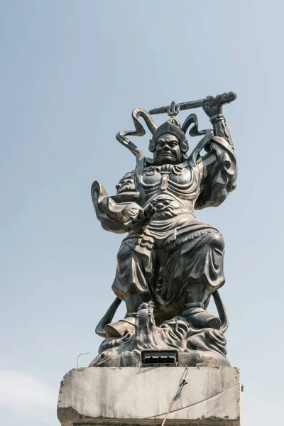 チュアンロン寺院での激しい戦闘騎士の像,ダナン — ストック写真