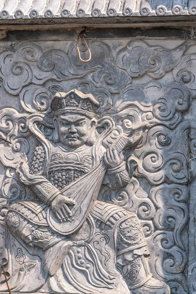 Oost-hemelse koning Dhrtarastra in Chua An Long tempel, Da Nang V — Stockfoto
