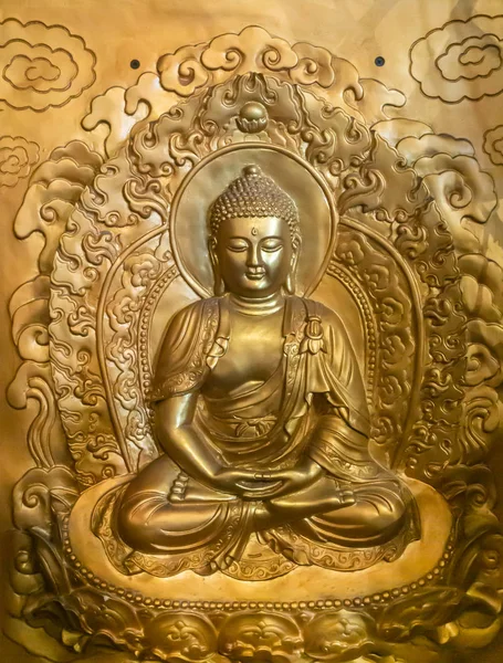 Imagen chapada en oro en la pared de Buddha en Chua An Long Pagoda, Da N —  Fotos de Stock